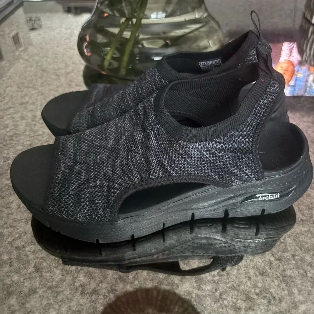 Skechers ArchFit Lucky Catch Sandals